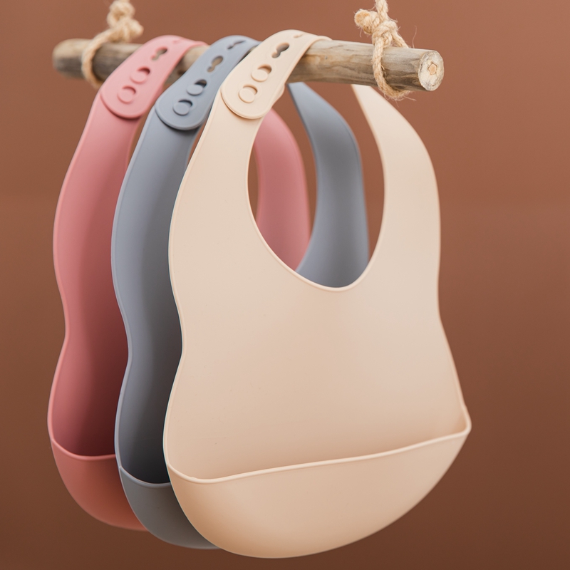Waterproof Baby Bibs Silicone - 0-3ปีเอี๊ยมทารก BPA ฟรีซิลิโคนผ้ากันเปื้อนอาหารบนโต๊ะอาหารทำความสะอาดง่ายปรับผ้ากันเปื้อนกันน้ำเกรดอาหารเด็กผ้าพันคอของขวัญ