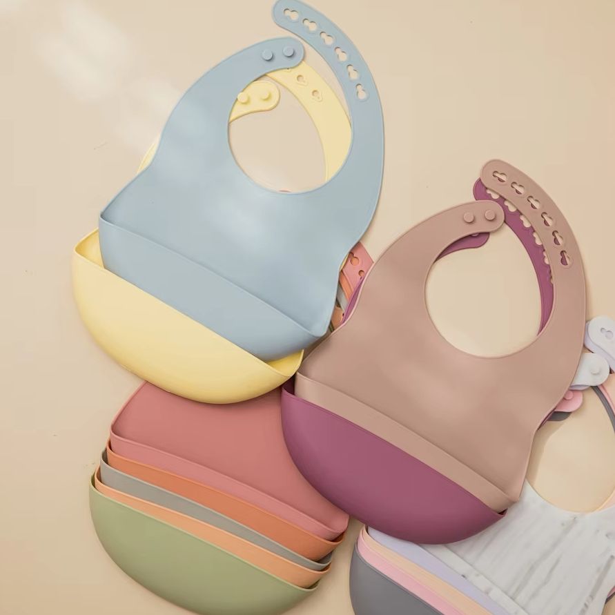 Waterproof Baby Bibs Silicone - ผ้ากันเปื้อนเด็กสำหรับมื้ออาหาร ผ้ากันเปื้อนซิลิโคนกันน้ำสำหรับเด็ก ผ้ากันเปื้อนเด็กเนื้อนุ่มพิเศษเพื่อรักษาเสื้อผ้าให้สะอาด ผ้ากันเปื้อนเด็กทรงตัวยู ผ้ากันเปื้อนน่ารักสำหรับเป็นของขวัญ